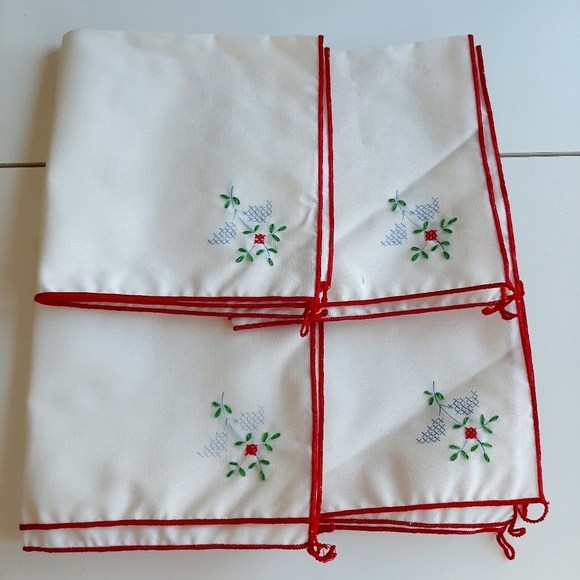 SET OF FOUR EMBROIDERED NAPKINS - Picture 1 of 5